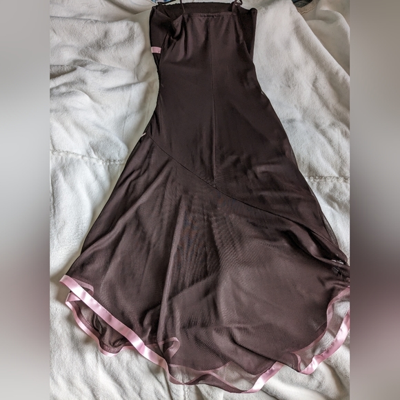 Feminine Formal Maxi Dress - Picture 4 of 4